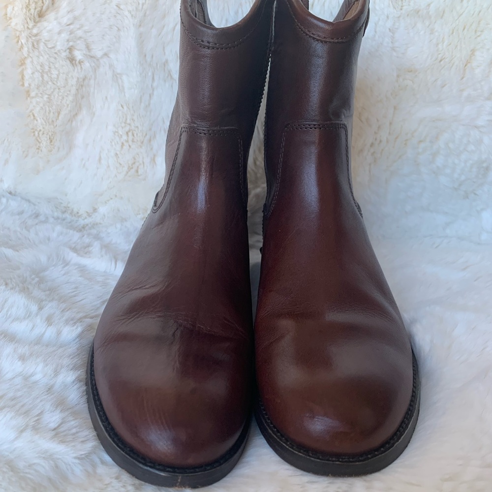 Women’s Frye Melissa Button Short Ankle Boots size 7M color brown/cognac.VG cond